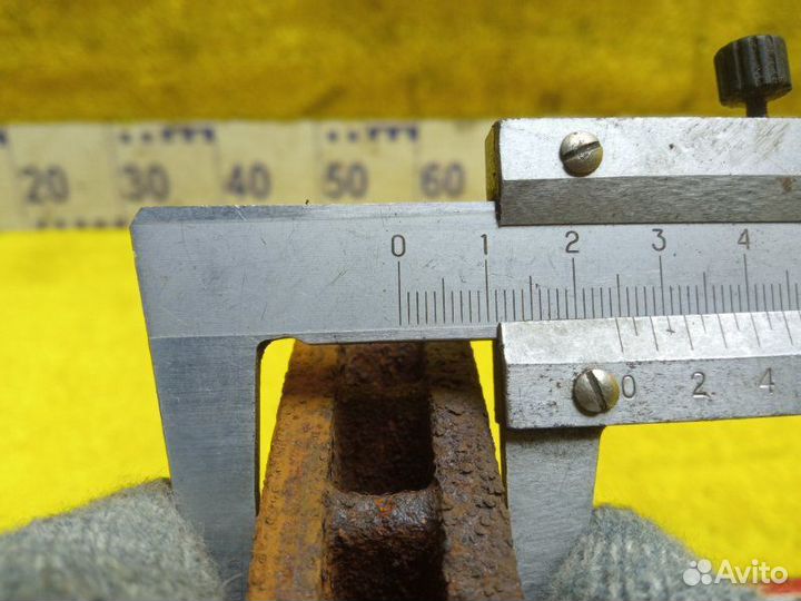 Тормозной диск передний правый Toyota