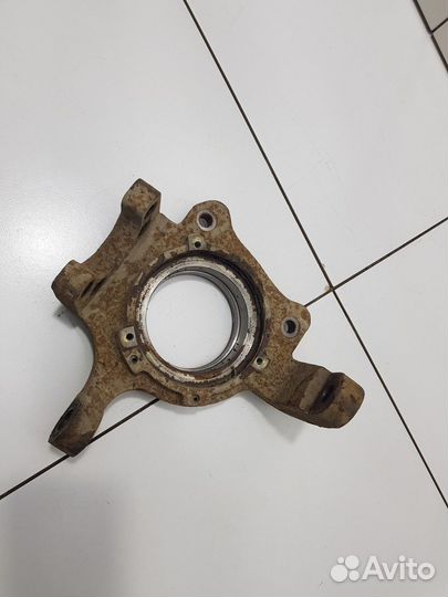 Кулак поворотный передний правый