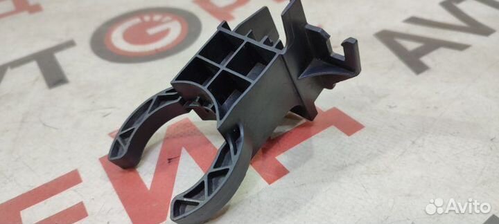 Кронштейн трубки бачка омывателя Volkswagen Tiguan