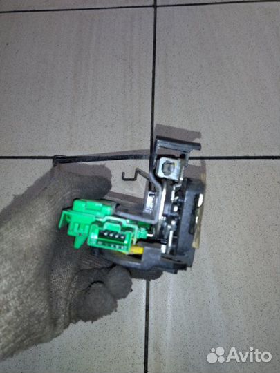 Замок дверной передний левый Kia Rio 3