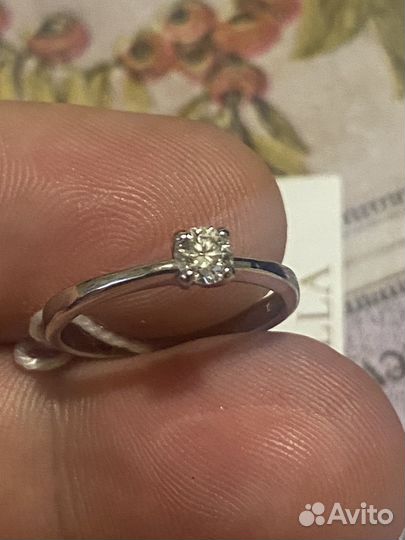 Золотое кольцо с природным бриллиантом