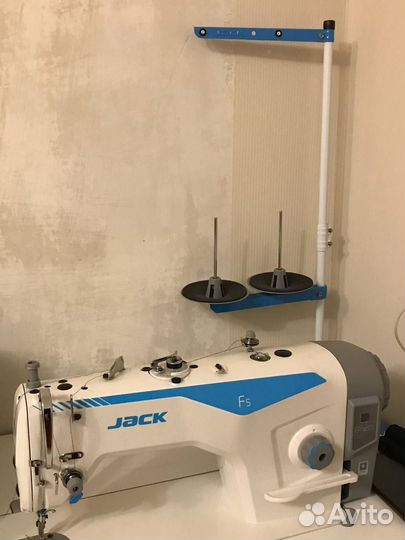 Продаю швейную машину