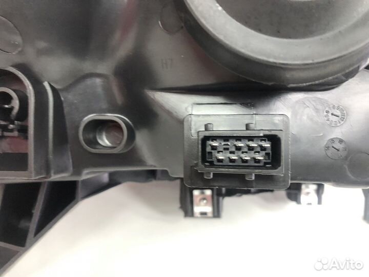 Фара левая черная Geely Emgrand седан