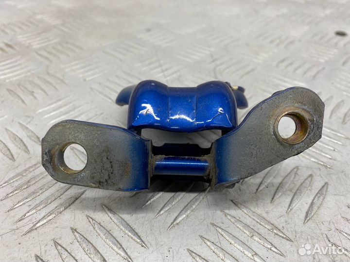 Б/У петля двери передний правый Mazda Demio DW5W