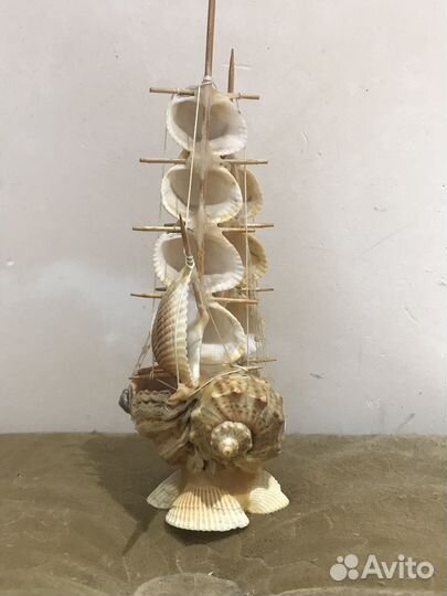 Модель корабля из ракушек