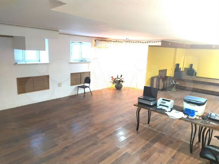 Торговые площади Первая линия Мира 10а