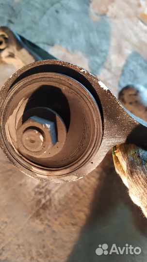 Рычаг нижний передний правый Toyota Mark X GRX120