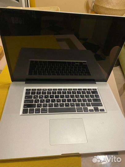 Apple MacBook Pro 17 2011