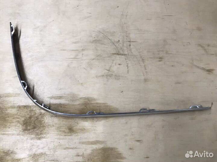 Правый молдинг заднего бампера Passat B7