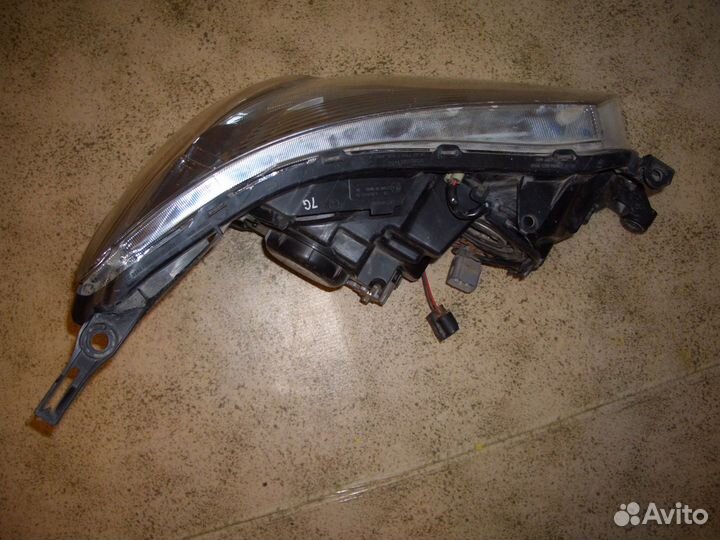 Фара левая Субару Форестер с07-12г ксенон