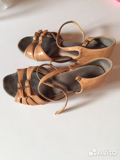 Платье и туфли для занятий бальными танцами