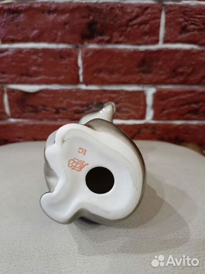 Фарфоровая статуэтка (гималайский медведь, лфз.)