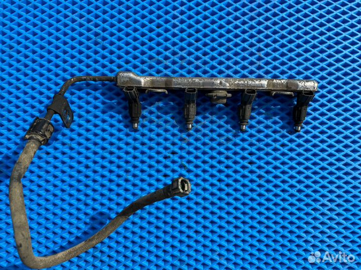 Топливная рампа Toyota Corolla e120