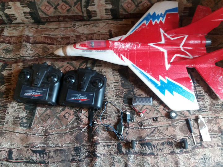 Модель самолета на радоуправлении