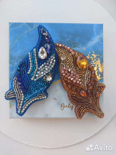 Брошь ручной работы из бисера