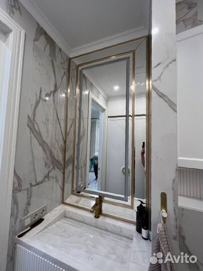 Зеркало в раме из латуни