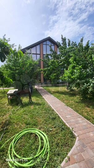 Дом 195 м² на участке 6 сот.