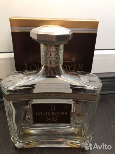 Пустая бутылка и коробка louis royer