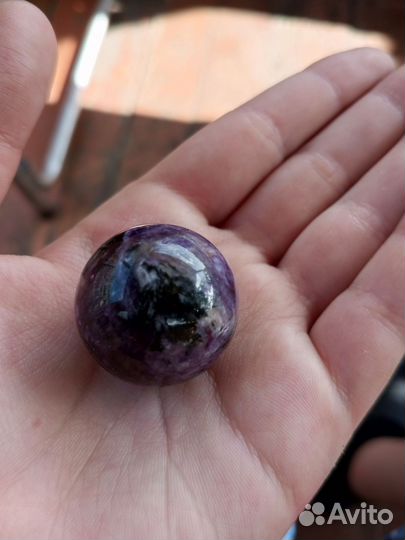 Камень чароит