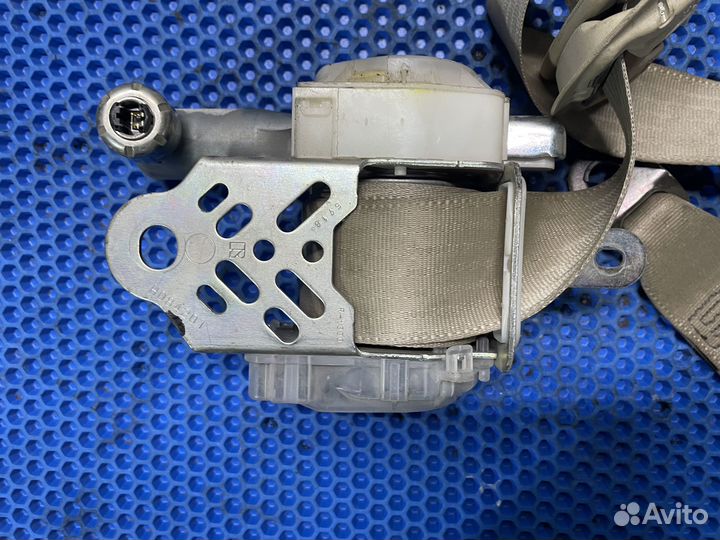 Ремень передний правый Toyota Prius 20 (2005)