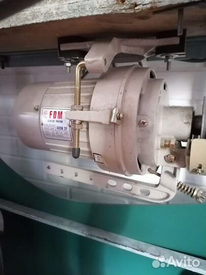 Швейная машина Алеся с электродвигателем и столом