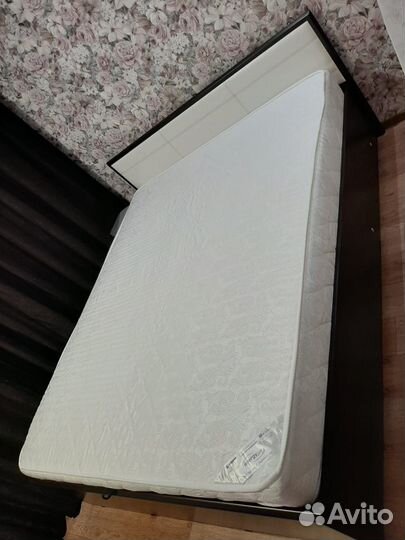 Кровать с подъёмным механизмом с матрацем