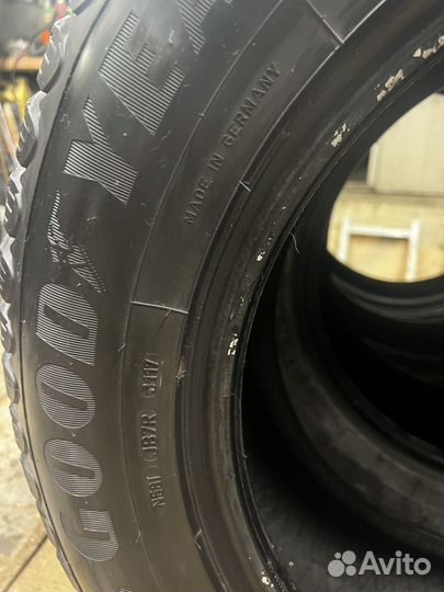 Goodyear UltraGrip SUV 235/65 R17 108T