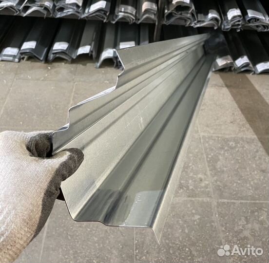 Порог верхний правый Infiniti QX56 (QX80) 2010-000