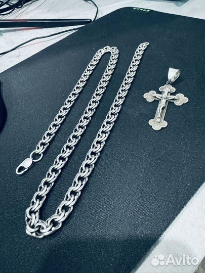 Серебряная цепь с крестом