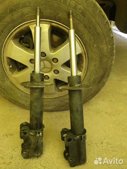 Амортизаторы передние Мерседес Спринтер Фолькцваге