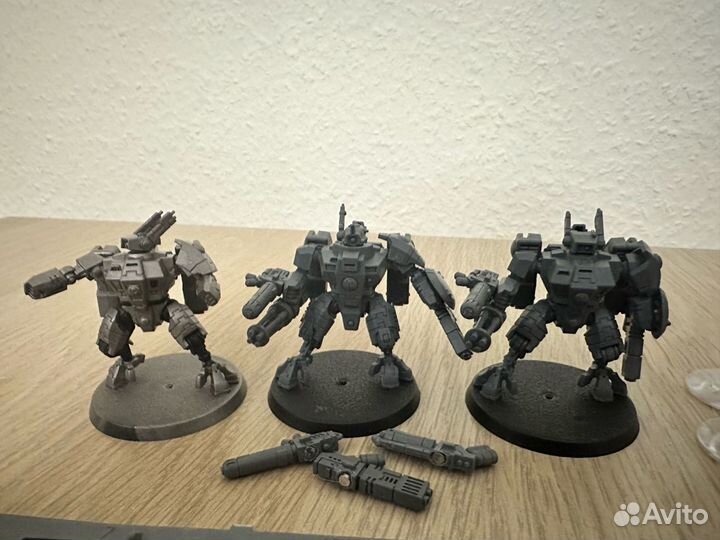 Warhammer 40000 Crisis Battlesuits