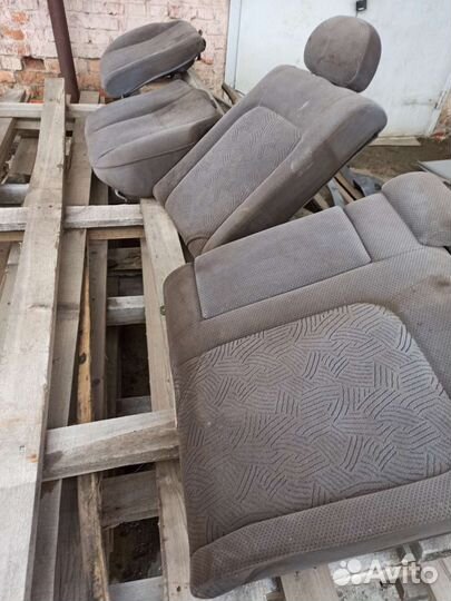 Тойота Авенсис т220 лифтбек