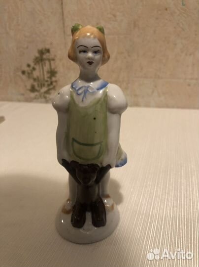 Статуэтка фарфоровая 