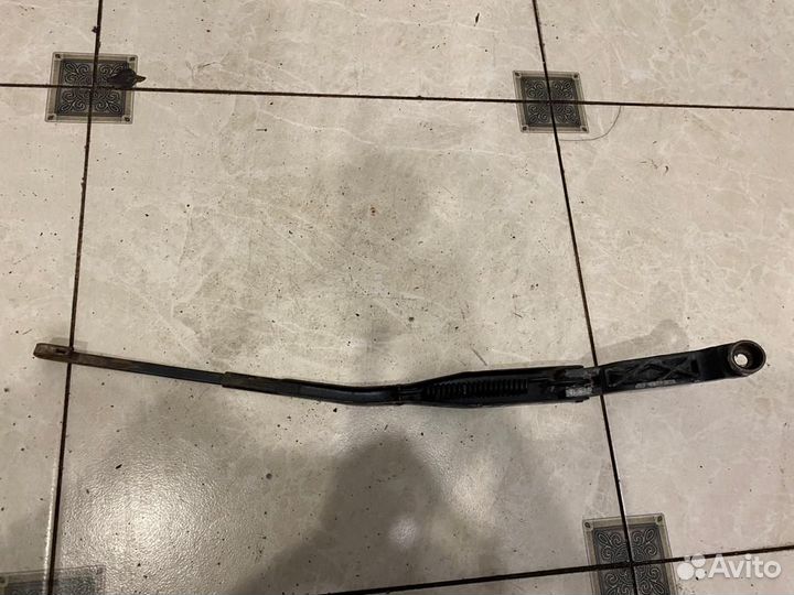 Поводок дворника левый Geely Emgrand EC7