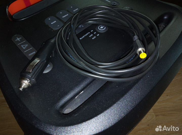 Автомобильное зарядное устройство для колонки JBL