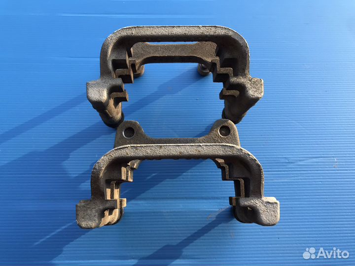 Скобы задних суппортов 272мм Octavia A7