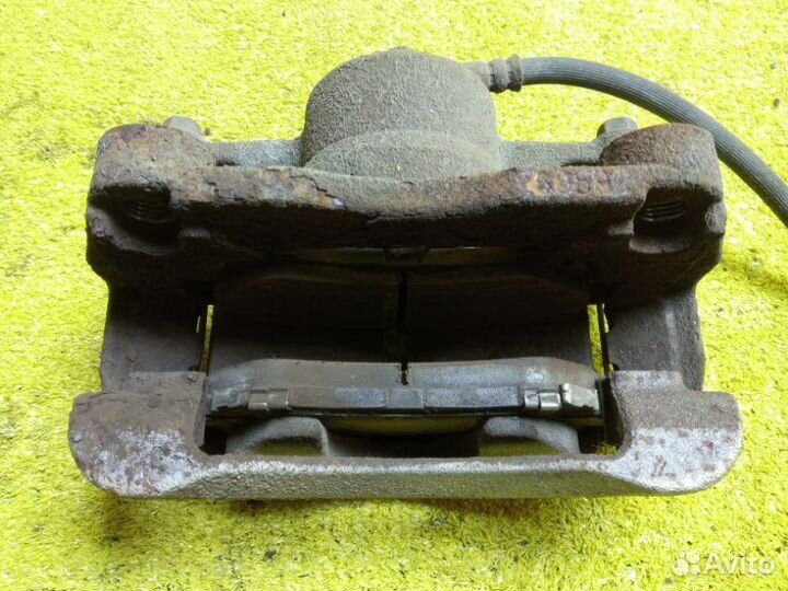 Суппорт передний правый Nissan Xtrail/Rogue/Dualis