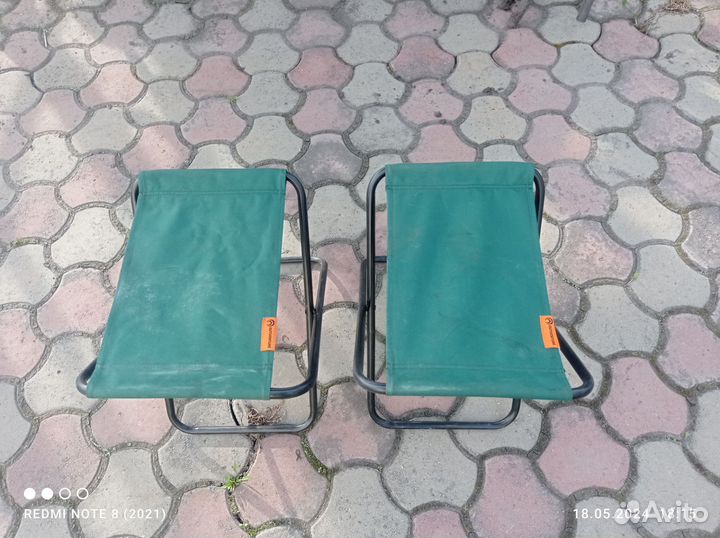 Складные табуреты и стол