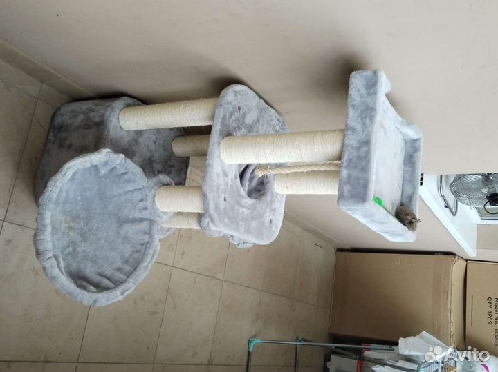 Кошачий домик с когтеточкой