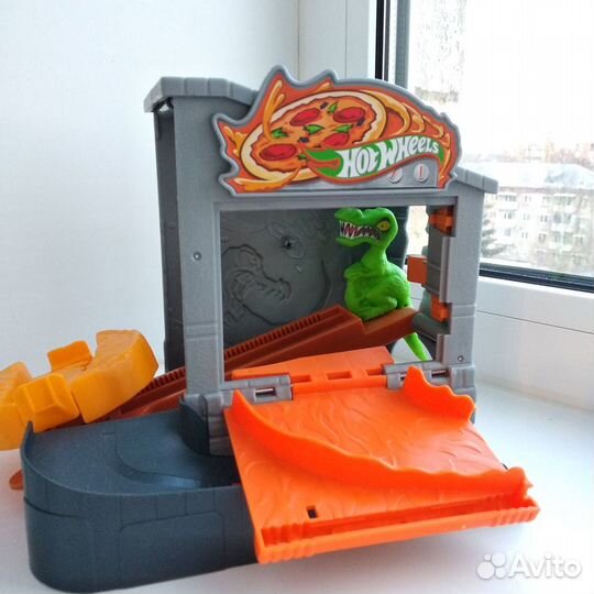 Hot wheels Сити Подбрасывание пиццы