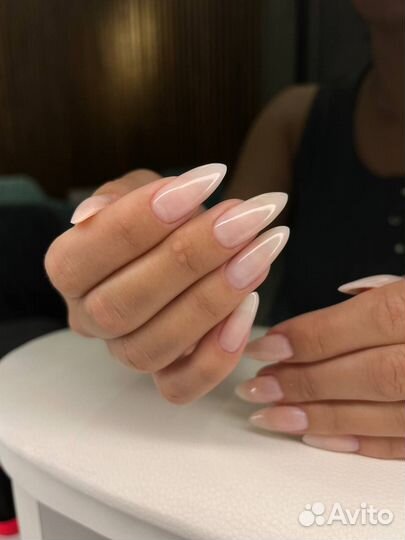 Маникюр с покрытием в салоне красоты