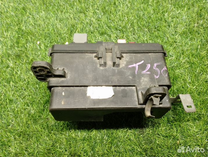 Блок предохранителей под капотом Chevrolet Aveo