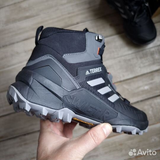 Зимние кроссовки Adidas Terrex Swift Mid R3 GTX BG