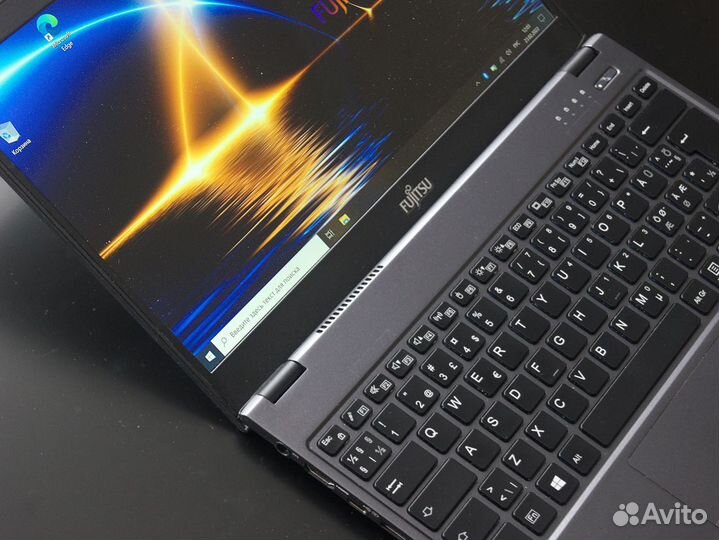 Fujitsu LifeBook U938 i7 8650U топовый и оч легкий