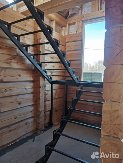 Металлокаркас Лестницы на Монокосоуре в Коттедж