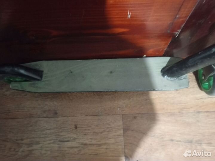 Самокат трюковой зелёный