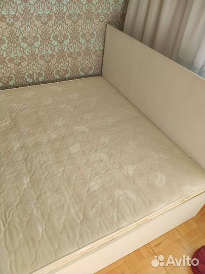 Кровать двухспальная с матрасом