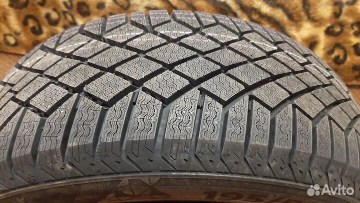 Continental ContiVikingContact 7 215/55 R17 98T