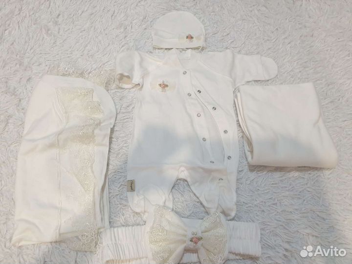 Комплект на выписку для девочки