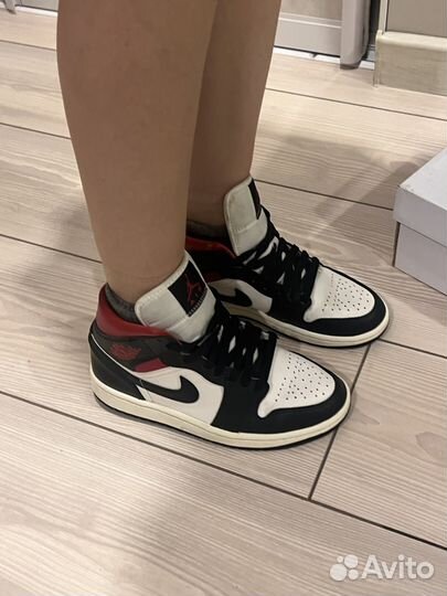 Кроссовки Nike Air Jordan 1 Mid оригинал